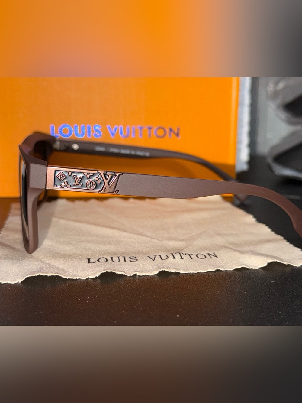 Louis Vuitton Brown Logo-Accent Sunglasses Arm - Picture 3 of 3